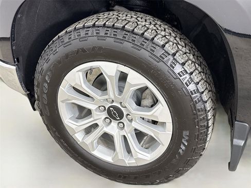 Used 2023 Chevrolet Silverado 1500 LTZ w/ LTZ Premium Package AWD/4WD image 33