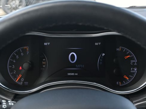 Used 2019 Jeep Grand Cherokee Limited w/ Luxury Group II image 25