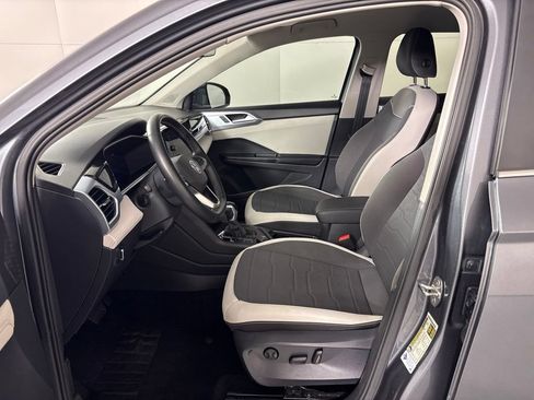 Used 2025 Volkswagen Taos SE AWD/4WD image 22