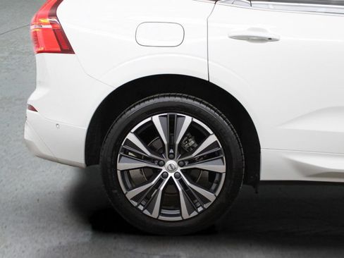 Used 2022 Volvo XC60 B5 Momentum w/ Advanced Package FWD image 12