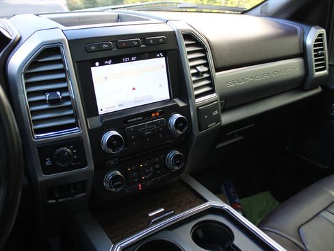 Used 2017 Ford F250 Platinum w/ Platinum Ultimate Package image 11