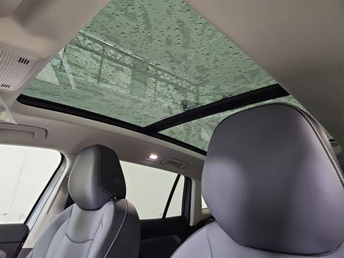 New 2025 Volkswagen Tiguan SE image 19