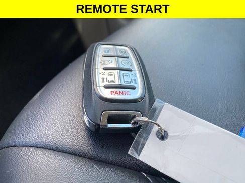 Used 2024 Chrysler Pacifica Touring-L FWD image 21