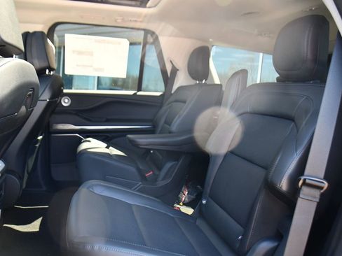 New 2026 Lincoln Navigator Reserve AWD/4WD image 22