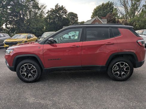 Used 2025 Jeep Compass Trailhawk AWD/4WD image 4