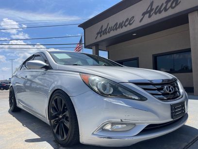 Used 2012 Hyundai Sonata SE w/ Navigation & Sunroof Pkg
