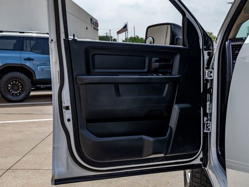 Used 2017 RAM 1500 Express RWD image 32