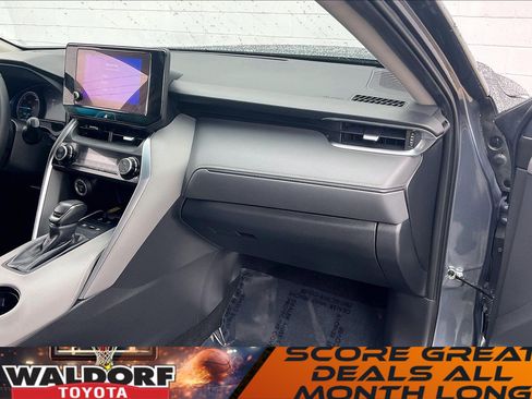 Used 2023 Toyota Venza LE image 21