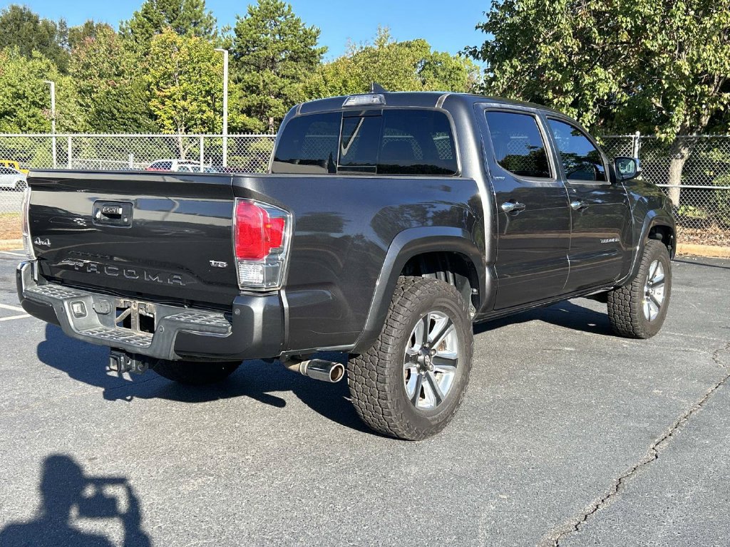 Used 2017 Toyota Tacoma Limited w/ Tow Package AWD/4WD image 7