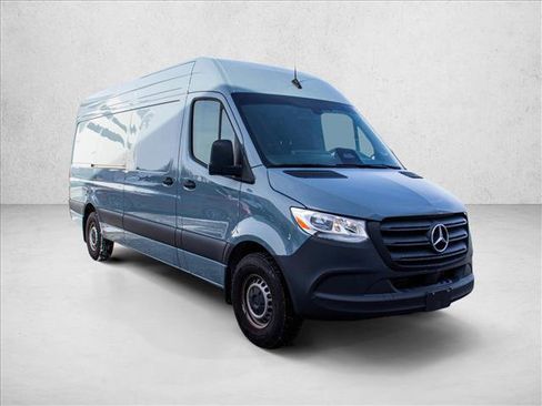 Used 2025 Mercedes-Benz Sprinter 2500 image 3