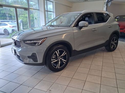Certified 2024 Volvo XC40 B5 Core AWD/4WD image 5