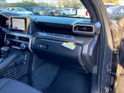 Used 2024 Toyota Tacoma TRD Off-Road image 17