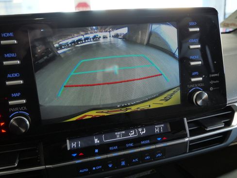 Used 2024 Toyota Sienna LE image 30