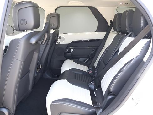 New 2025 Land Rover Discovery S image 13