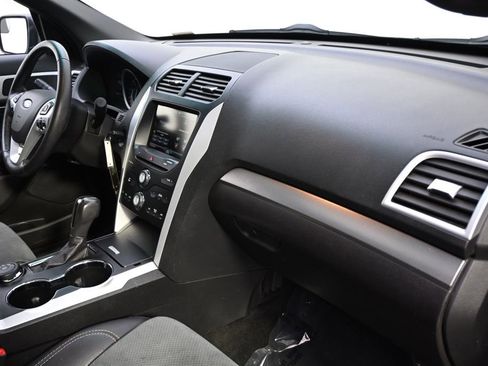 Used 2015 Ford Explorer XLT w/ Equipment Group 202B image 15