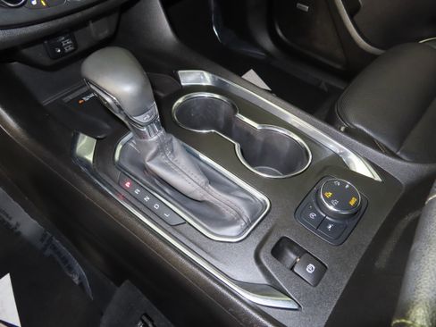 Used 2023 Chevrolet Traverse Premier AWD/4WD image 36