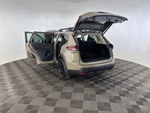 Used 2025 Nissan Rogue SV AWD/4WD image 16