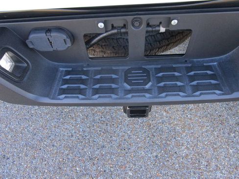 Used 2022 Toyota Tacoma TRD Off-Road image 14