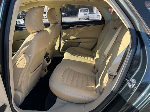 Used 2015 Ford Fusion SE w/ Equipment Group 202A image 4