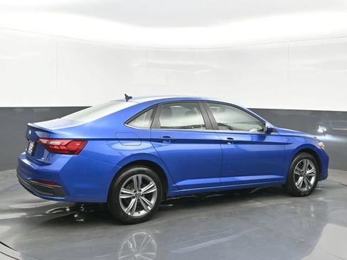Used 2024 Volkswagen Jetta SE w/ Panoramic Sunroof Package FWD image 6