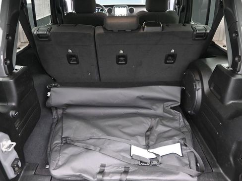 Used 2023 Jeep Wrangler Unlimited w/ Cold Weather Group AWD/4WD image 9