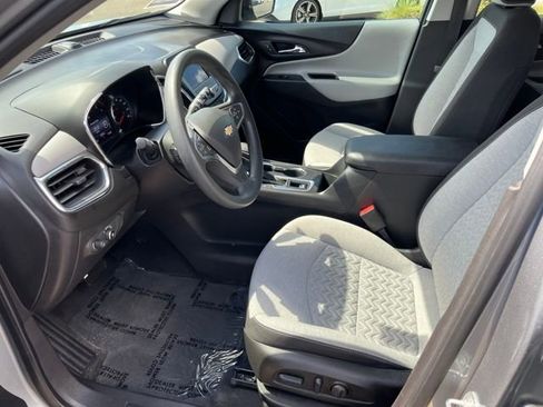 Used 2023 Chevrolet Equinox LS w/ LS Convenience Package FWD image 3