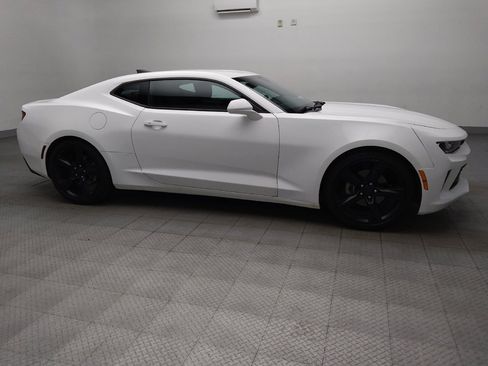 Used 2018 Chevrolet Camaro LT RWD image 11