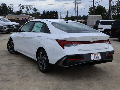 New 2025 Hyundai Elantra SEL image 2