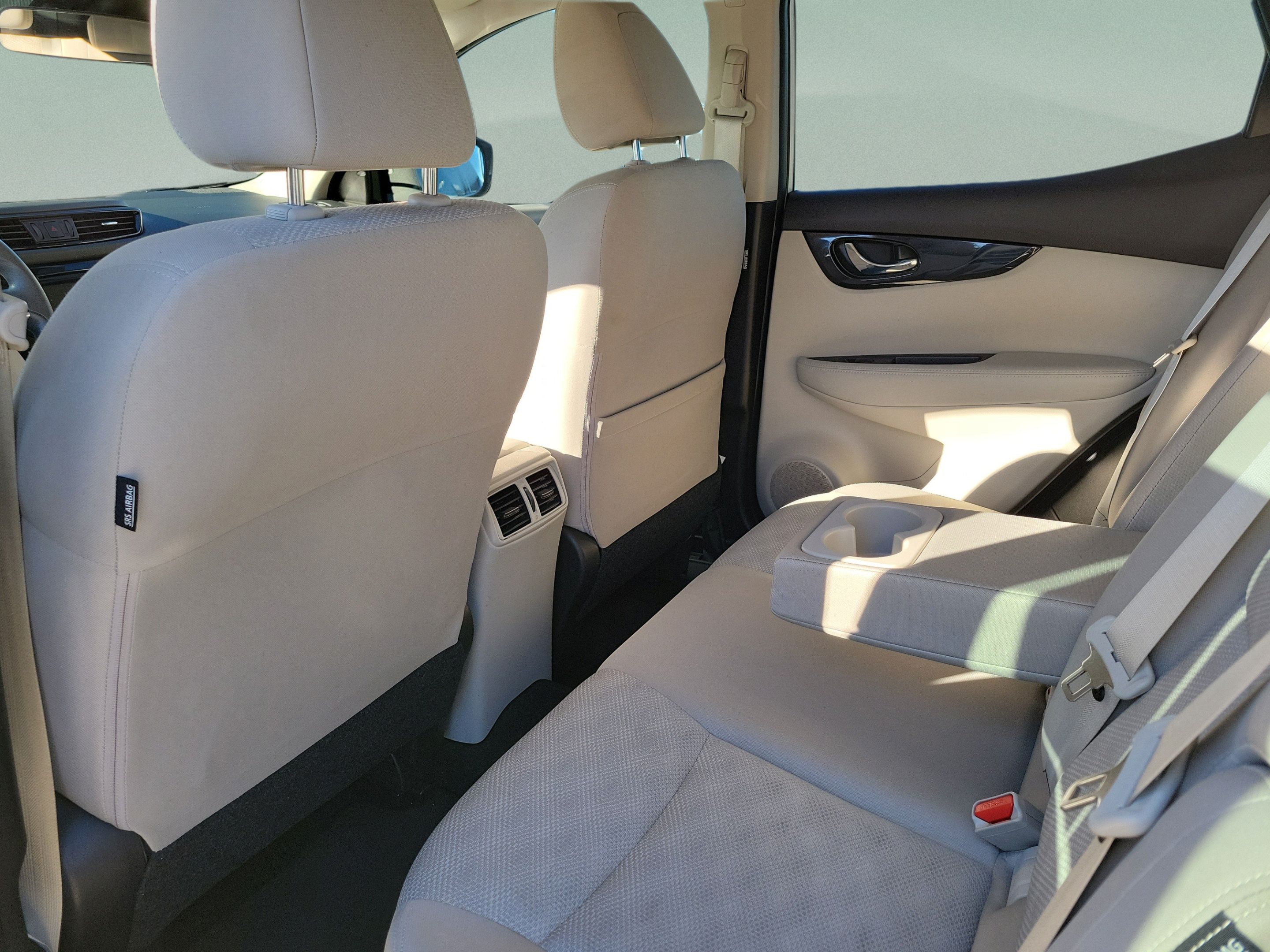 Used 2020 Nissan Rogue Sport SV FWD image 6