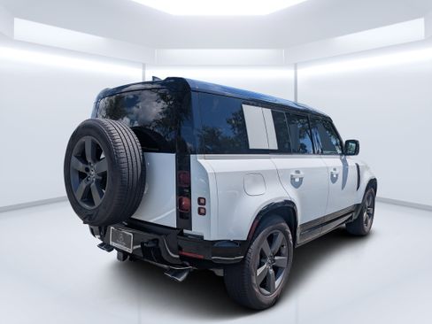 Used 2025 Land Rover Defender 110 X-Dynamic SE AWD/4WD image 3