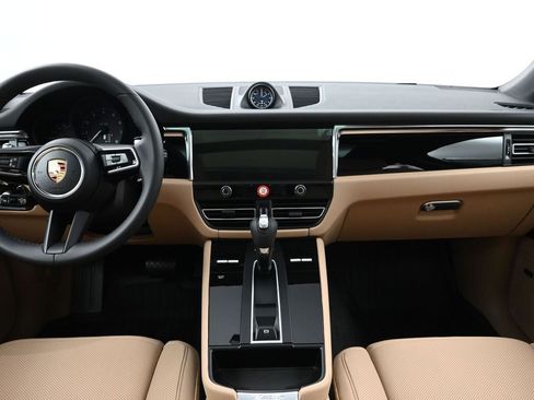 Certified 2026 Porsche Macan image 9