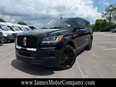 Used 2022 Lincoln Navigator Reserve AWD/4WD image 1