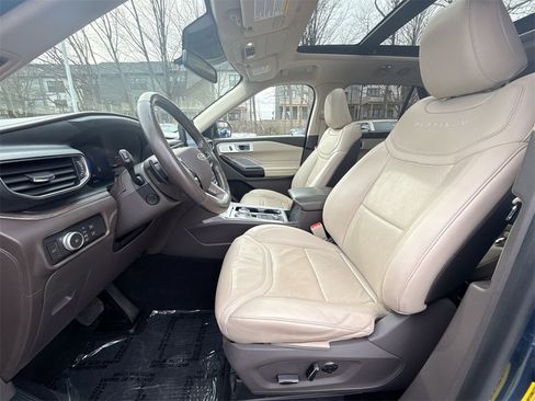 Used 2020 Ford Explorer Platinum w/ Premium Technology Package image 13
