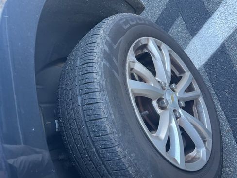 Used 2017 Chevrolet Equinox LT w/ Convenience Package image 3