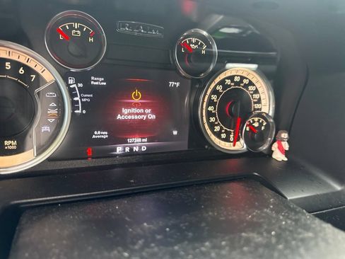 Used 2017 RAM 1500 Laramie w/ Convenience Group AWD/4WD image 11