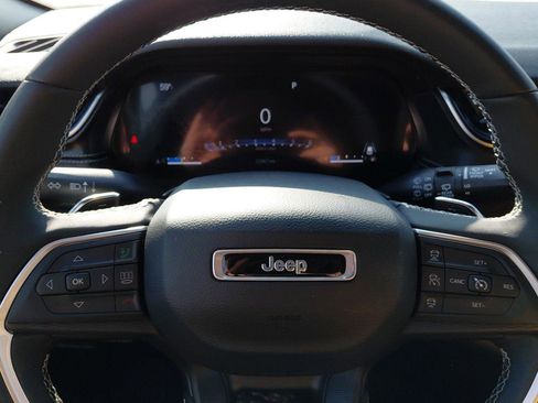 Used 2023 Jeep Grand Cherokee Altitude image 45