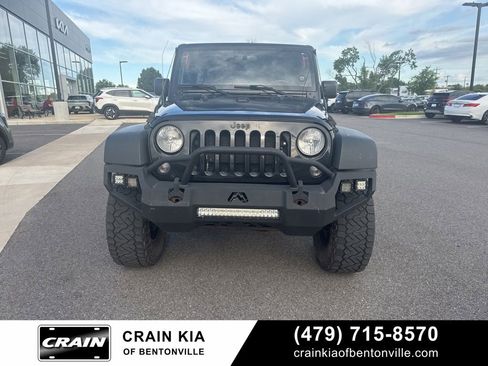 Used 2017 Jeep Wrangler Unlimited Sport w/ Connectivity Group AWD/4WD image 6