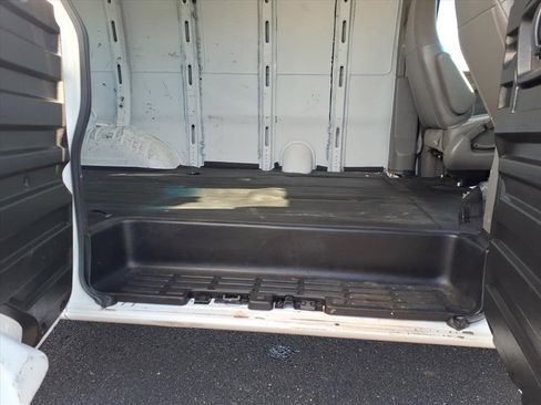 Used 2017 Chevrolet Express 2500 image 9