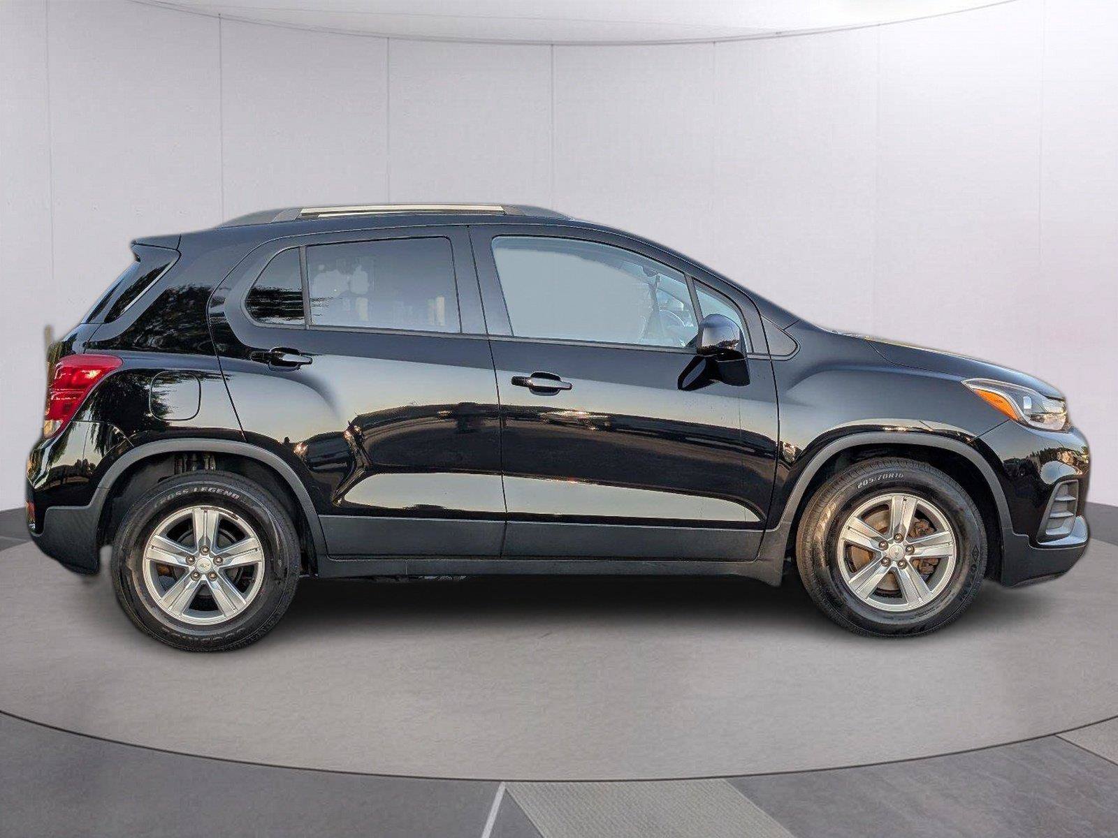 Used 2022 Chevrolet Trax LT w/ LT Convenience Package FWD image 8
