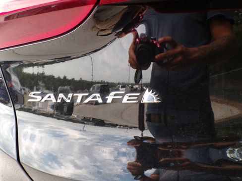 Certified 2023 Hyundai Santa Fe SEL w/ Premium Package AWD/4WD image 18