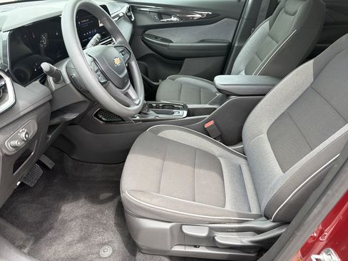 Used 2025 Chevrolet TrailBlazer LT FWD image 19