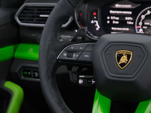 Used 2022 Lamborghini Urus AWD/4WD image 50