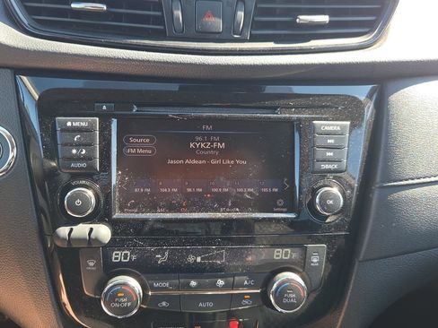 Used 2019 Nissan Rogue SV image 10