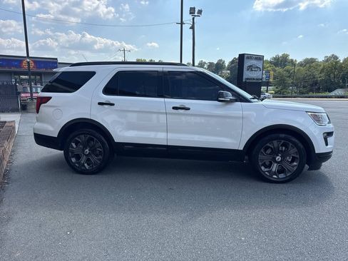 Used 2018 Ford Explorer Sport w/ Equipment Group 401A AWD/4WD image 8