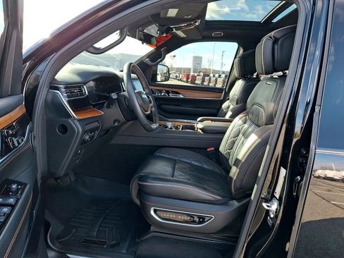 Used 2022 Jeep Grand Wagoneer Series III image 19