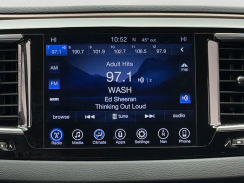 Used 2017 Chrysler Pacifica Touring-L Plus w/ Tire & Wheel Group image 20