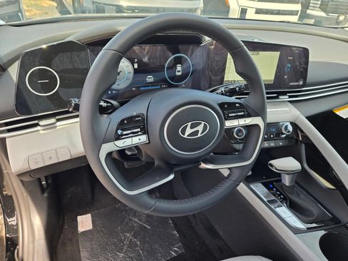 New 2026 Hyundai Elantra Limited FWD image 9