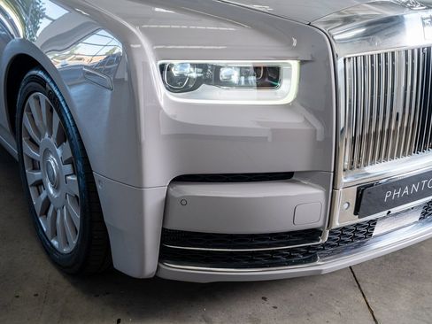 Used 2022 Rolls-Royce Phantom Sedan image 19
