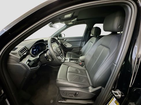 Used 2025 Audi Q3 2.0T Premium image 13