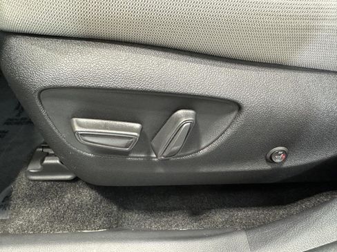 Used 2025 Toyota Grand Highlander AWD image 17